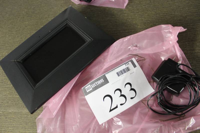 lot 233 image: 7 inch digital photo frame, tested and operational