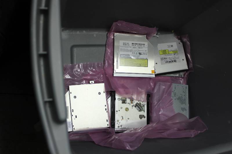 lot 216 image: Misc lot of laptop cd and dvd drives, tested and operational