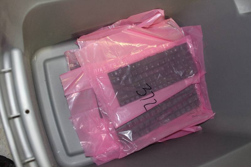 lot 225 image: Laptop keyboard and other misc parts, tested and operational