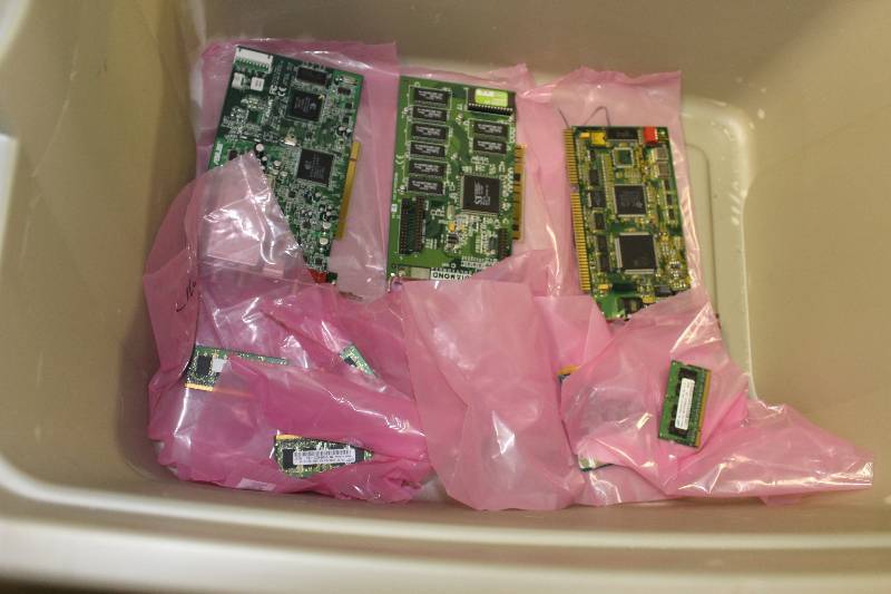 lot 256 image: Misc PCI cards, AGP video card, tested and operational