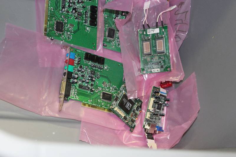 lot 254 image: Misc PCI cards, AGP video card, tested and operational