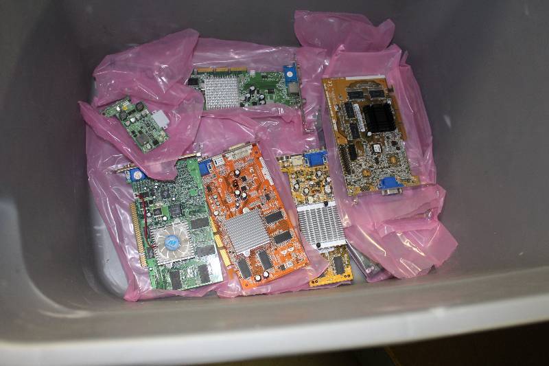 lot 252 image: Misc PCI cards, AGP video card, tested and operational