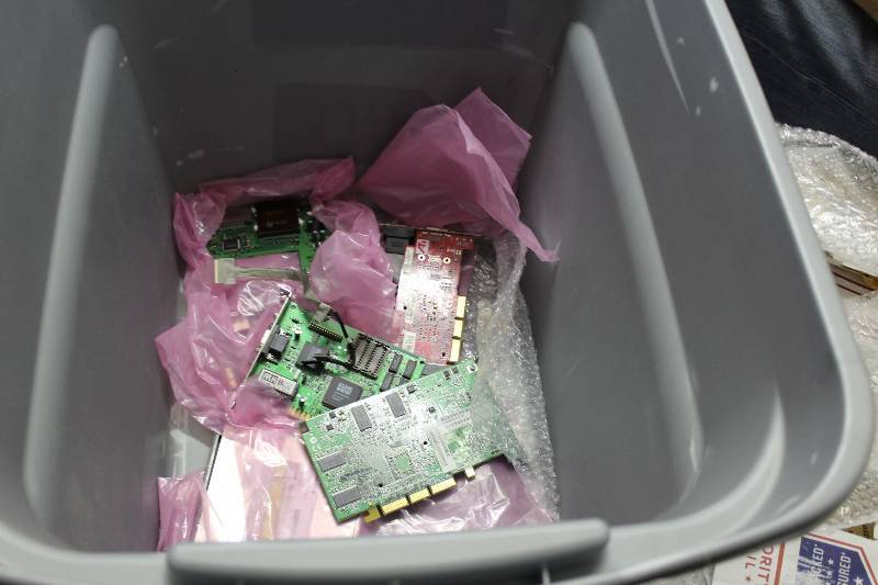 lot 240 image: misc cards, AGP video cards, tested and working