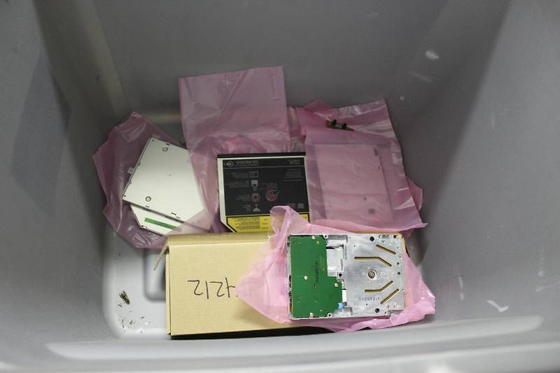 lot 236 image: Laptop cd and dvd drives, tested and operational