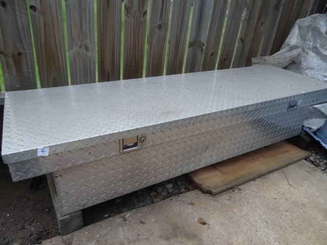 Full size aluminum truck tool box
