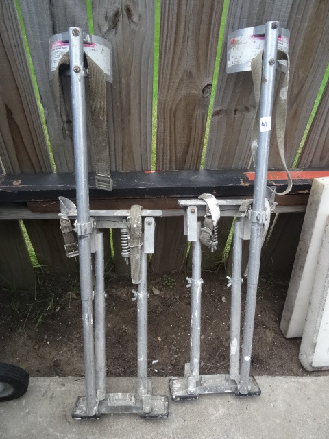Pair of sheet rock stilts