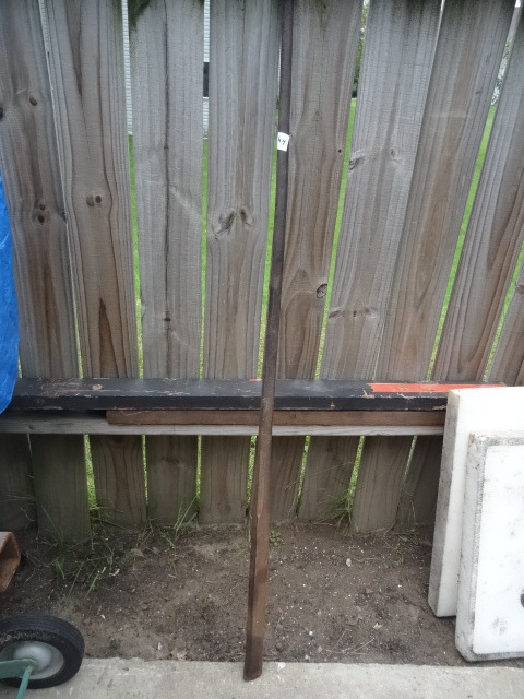 Heavy duty pry bar