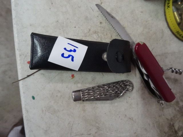 2 Pocket Knives