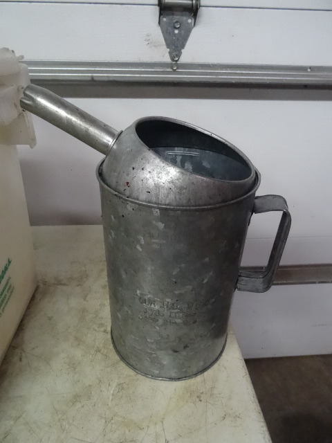 4 Qt. Galvanized Oil Cans