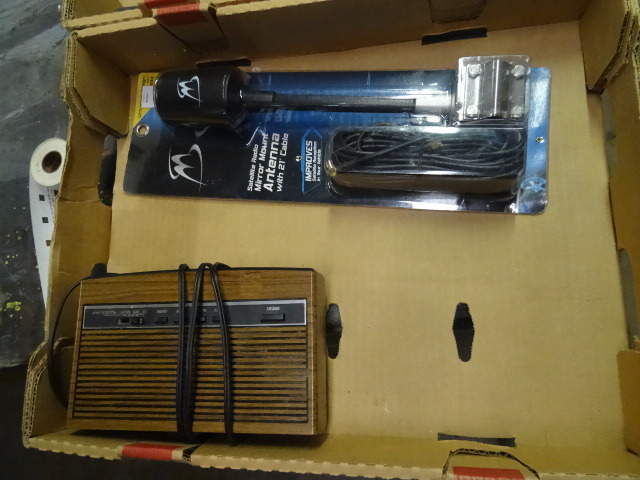 Satelite Radio Antenna. AMFM Clock
