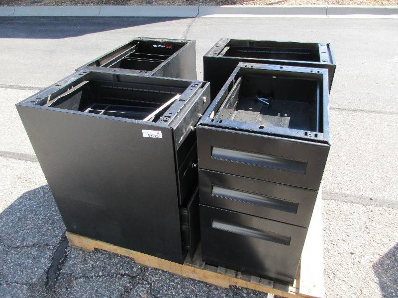 4 sets of drawered cabinets