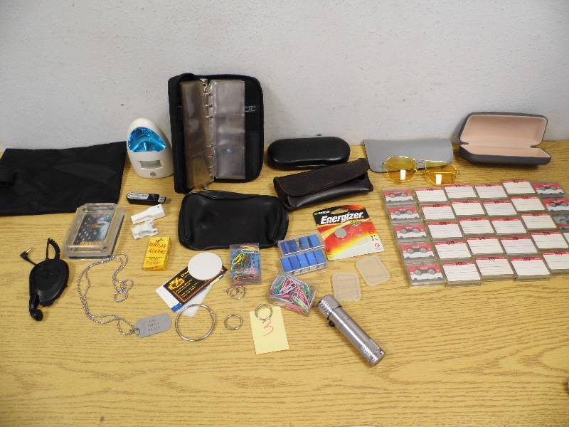 lot 3 image: Mini Cassettes, Cases, Jump Drive with Tote