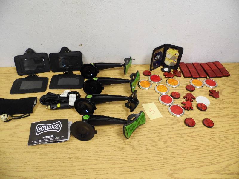 lot 5 image: Grip Go, Reflectors, PC Drive with Tote