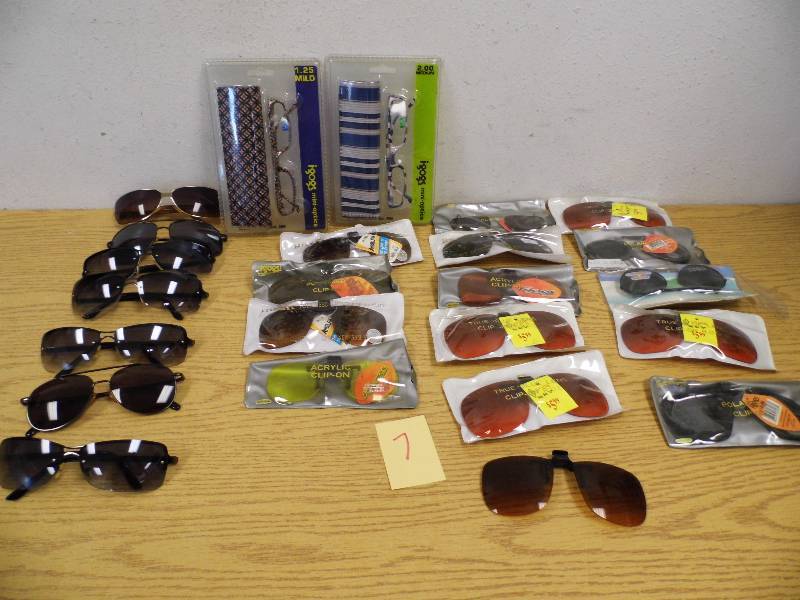 lot 7 image: Reading Glasses, Sun Glasses with Tote