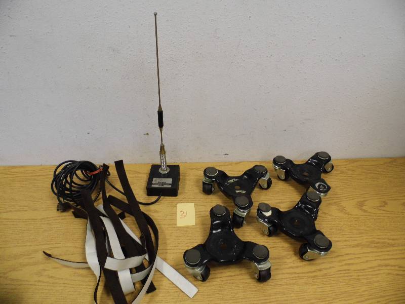 lot 31 image: Casters, Antenna