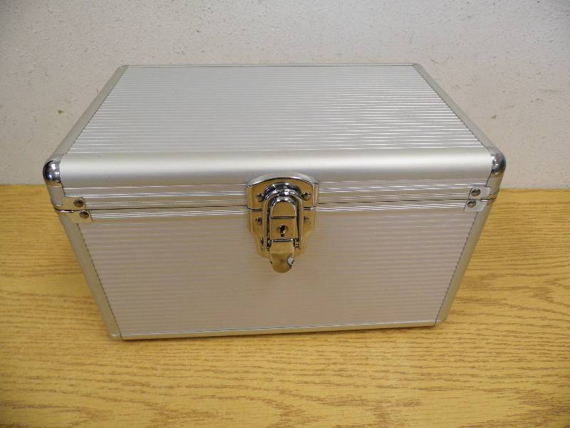 lot 34 image: Case