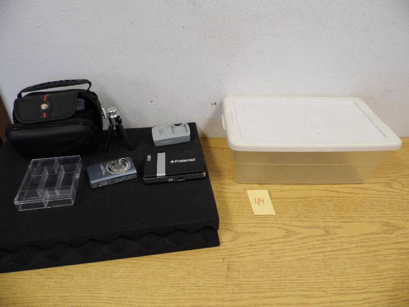 lot 44 image: Camera with Case