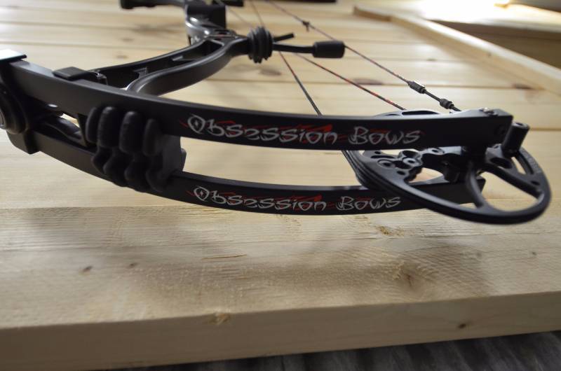 lot 1 image: Obsession Bows - Knightmare