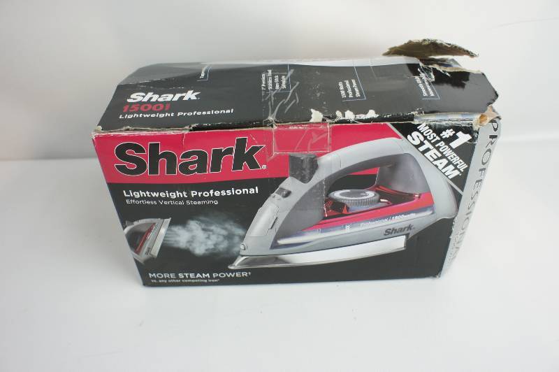 Shark - Professional Lightweight Iron - Red