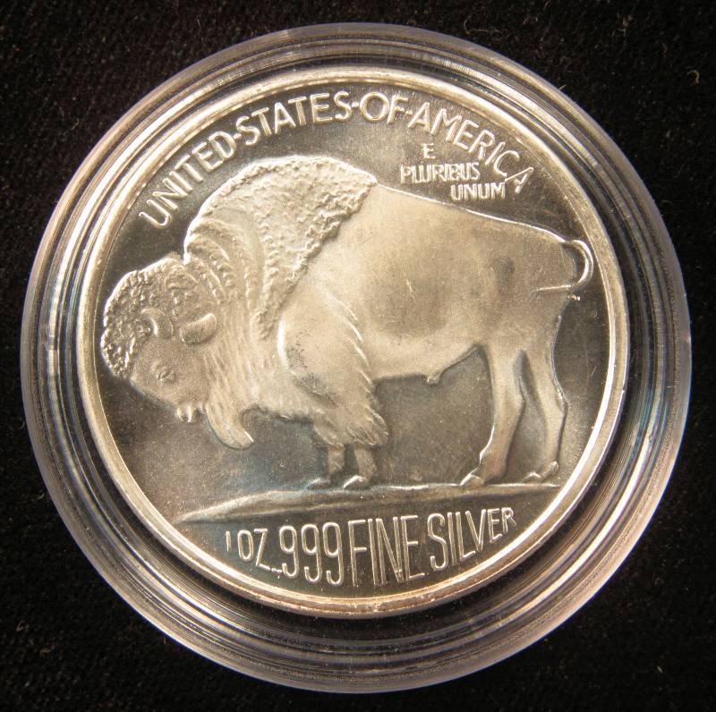 1 TROY OZ. .999 FINE SILVER BUFFALO 2015 ROUND IN AIRTITE CASE