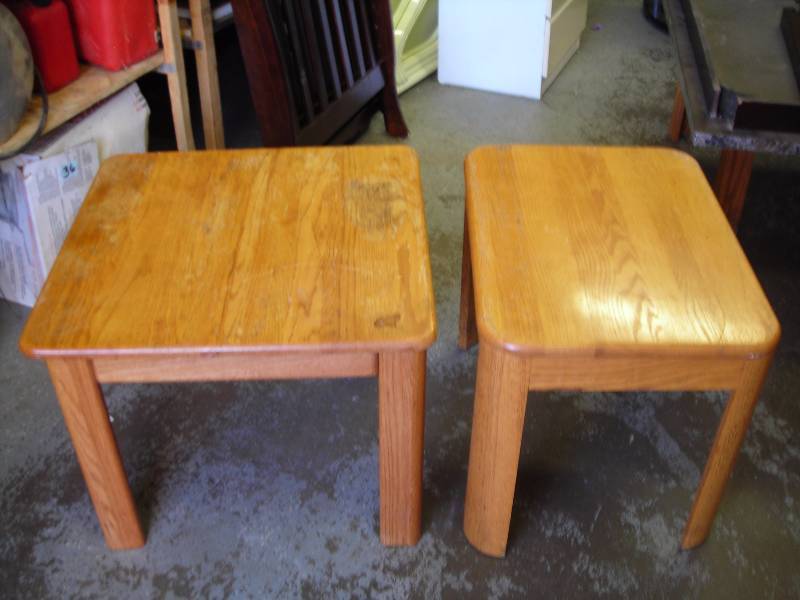 lot 7 image: 2-Side End Tables