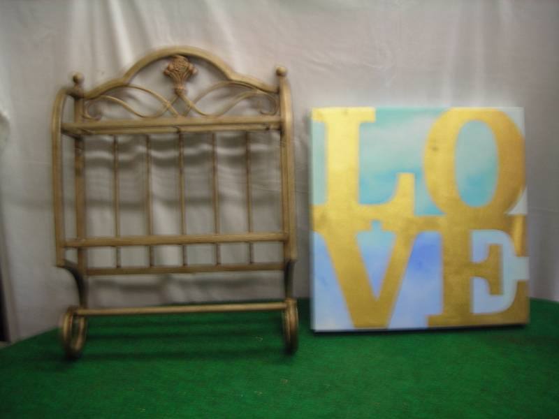 lot 31 image: Metal Wall ShelfTowel Bar