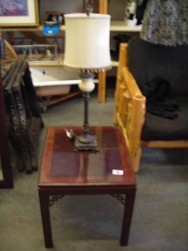 lot 4 image: Fancy Side Table With Open Work Trim & Lamp