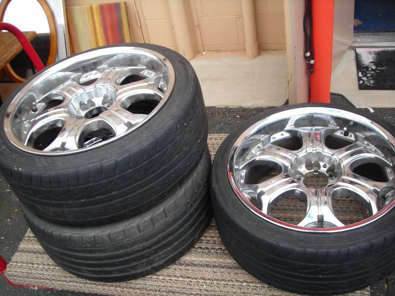 lot 3 image: 3-Falken 452 Tires 24535 On 10-Lug Rims