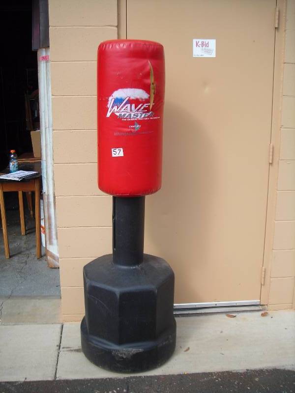 lot 57 image: Wavemaster Punching Bag