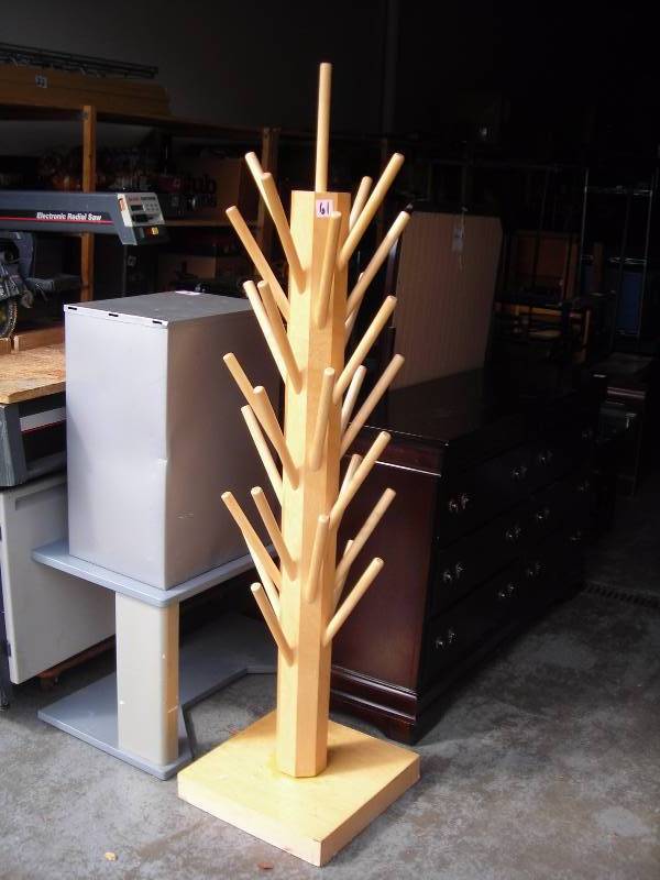lot 61 image: Store Fixture Wood Dowel Display