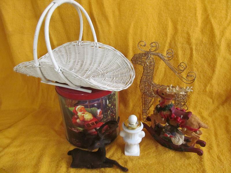 tin. Reindeer, basket