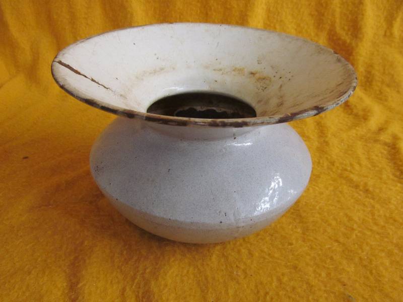 Spittoon
