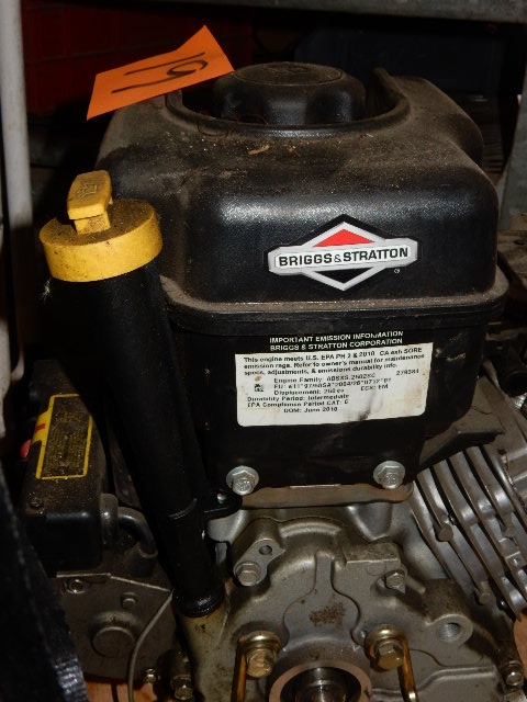 lot 19 image: Briggs and stratton, 1150 Snow Series Motor, 250 CC.. Works