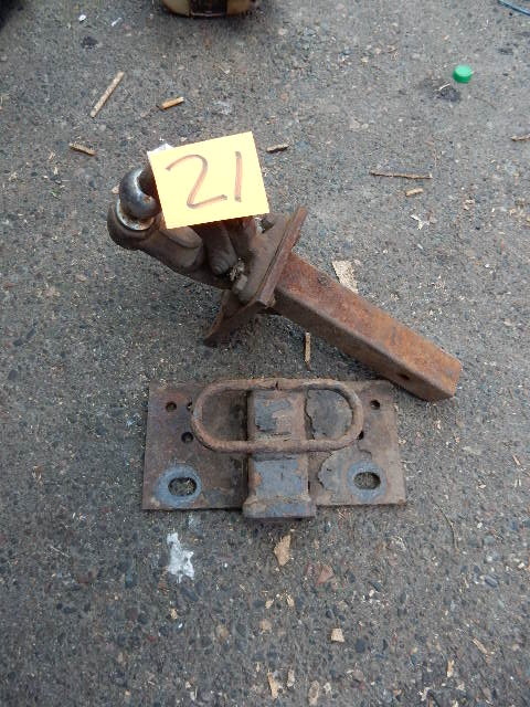 lot 21 image: 2 in Trailer hitch and receiver with 2 in Ball