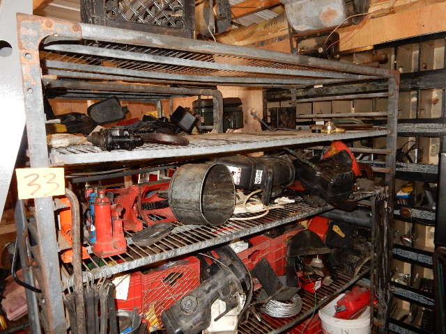lot 33 image: Large Bakery type shelf..