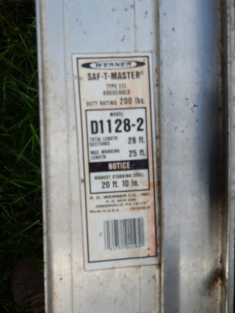 lot 42 image: 28 ft WERNER aluminum extension ladder