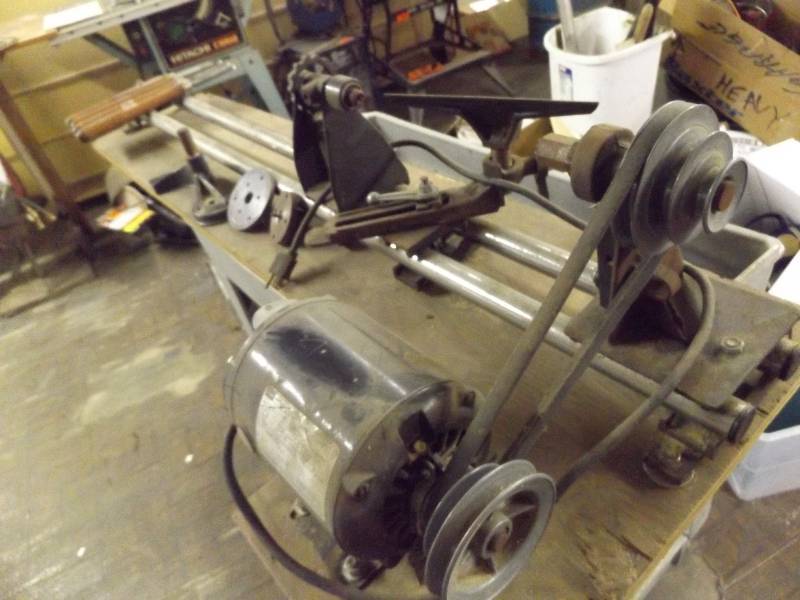 lot 239 image: Lathe and Craftsman wood chisels