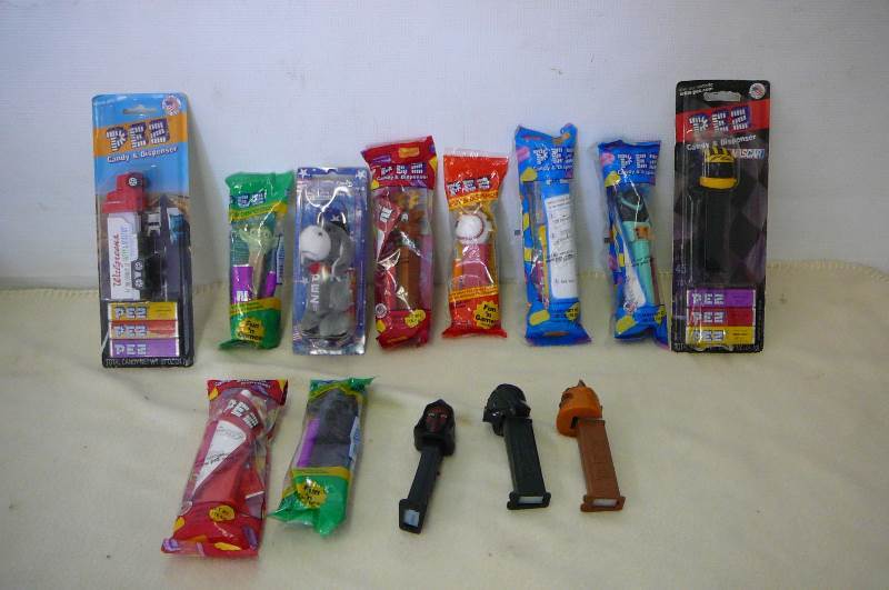 ez Candy and Disenser Starwars, Nascar, Baseball. Santa, Raindeer