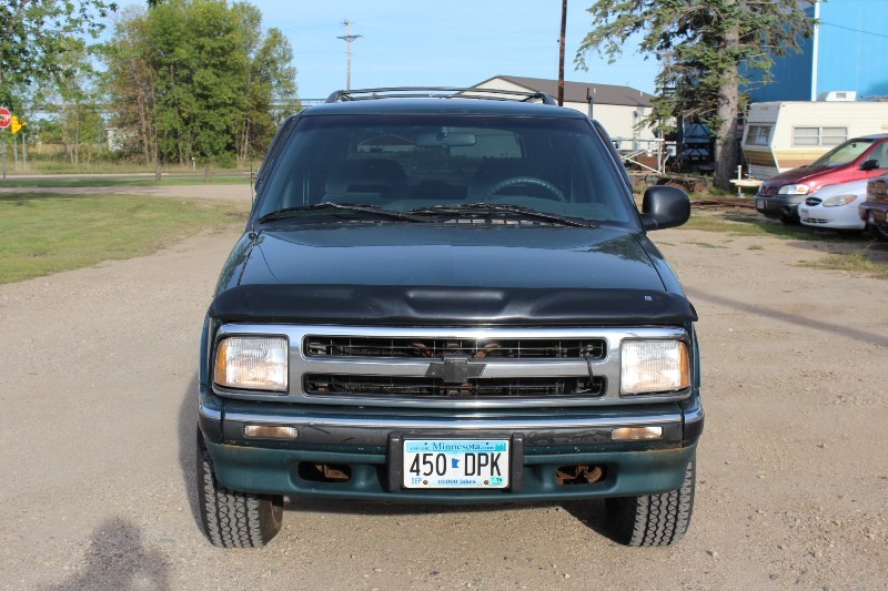 lot 3 image: 1996 Chevrolet Blazer 4x4 -2 Owner-