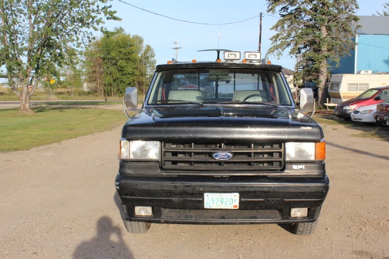 lot 1 image: 1990 Ford F350 XLT Lariat Crew Cab Long Box Dually RWD 7.5L 460 V8