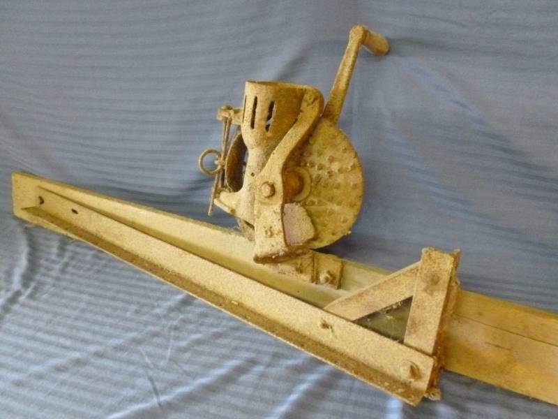 lot 6 image: Antique Corn Sheller