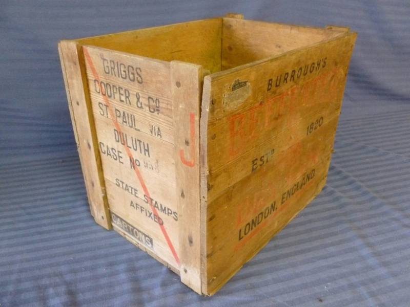 lot 9 image: Vintage Wooden Crate