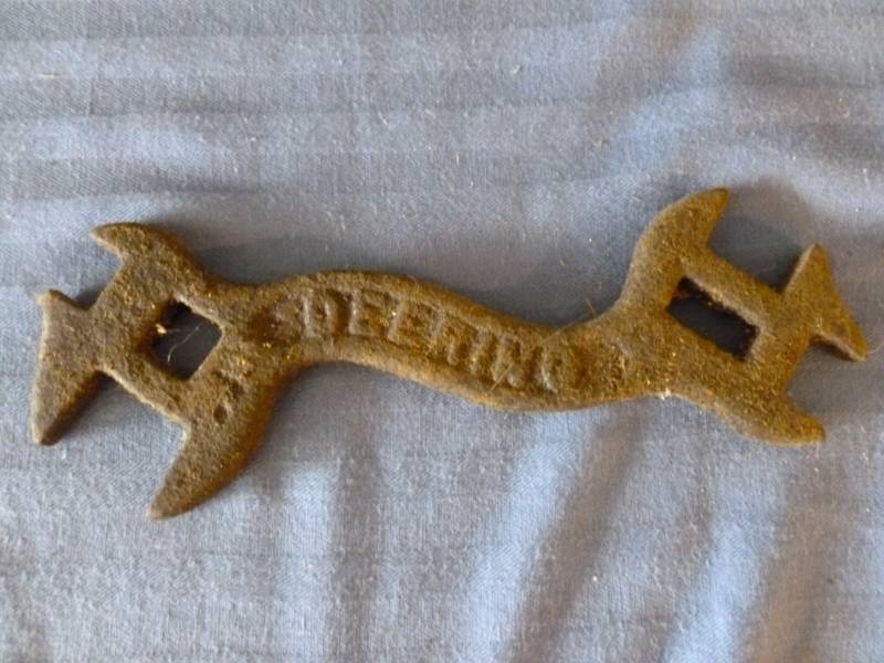 lot 18 image: Vintage Deering Wrench