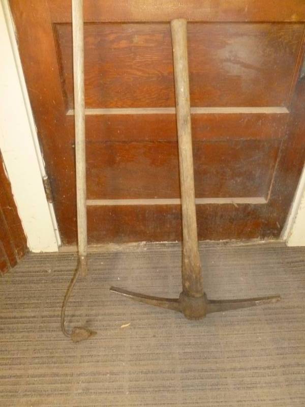 lot 23 image: Vintage Tools