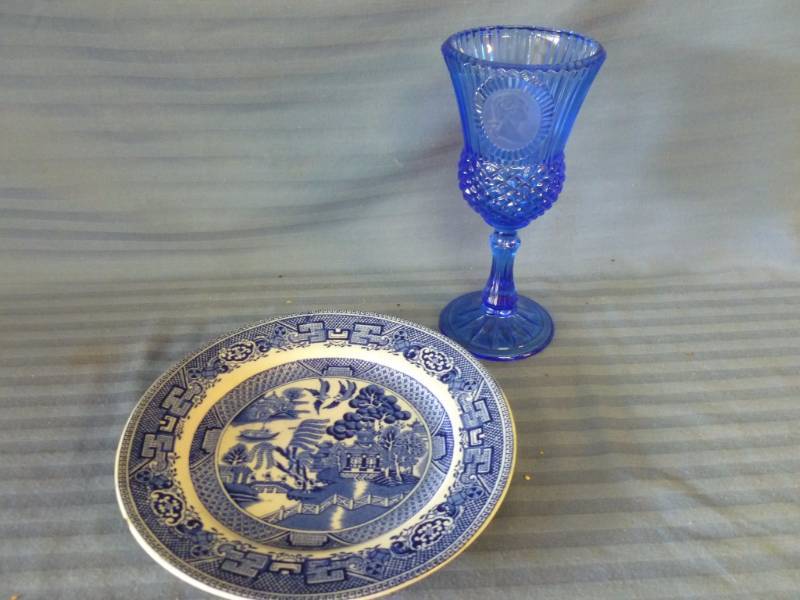 lot 28 image: Decorative