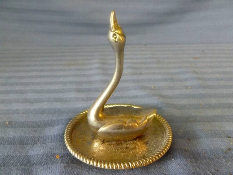 lot 30 image: Ring Holder