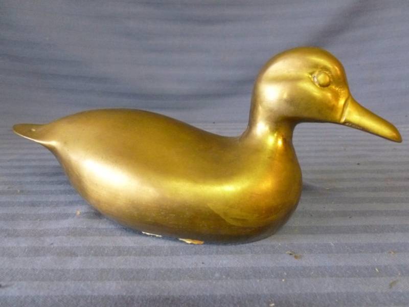 lot 32 image: Vintage Brass Duck