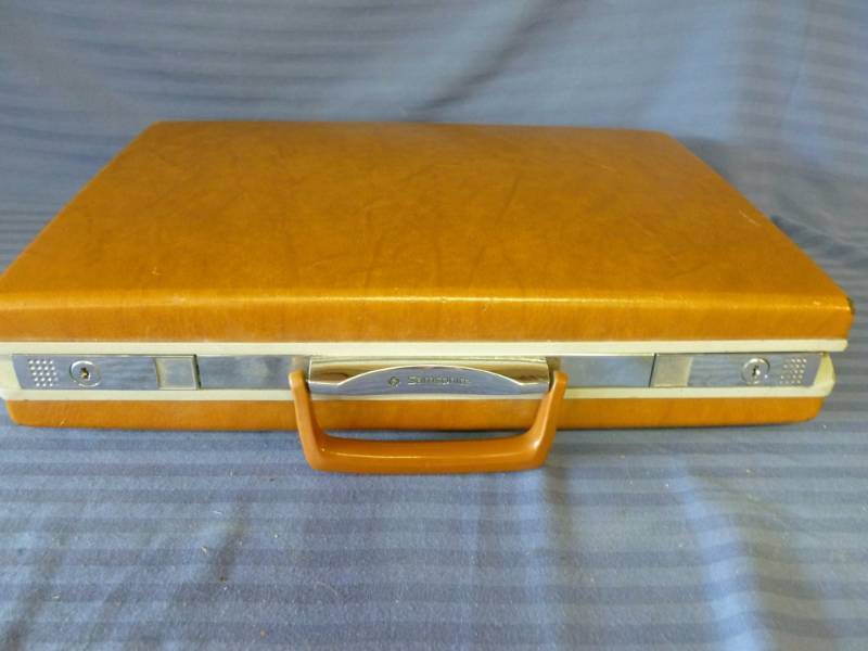 lot 36 image: Samsonite Briefcase