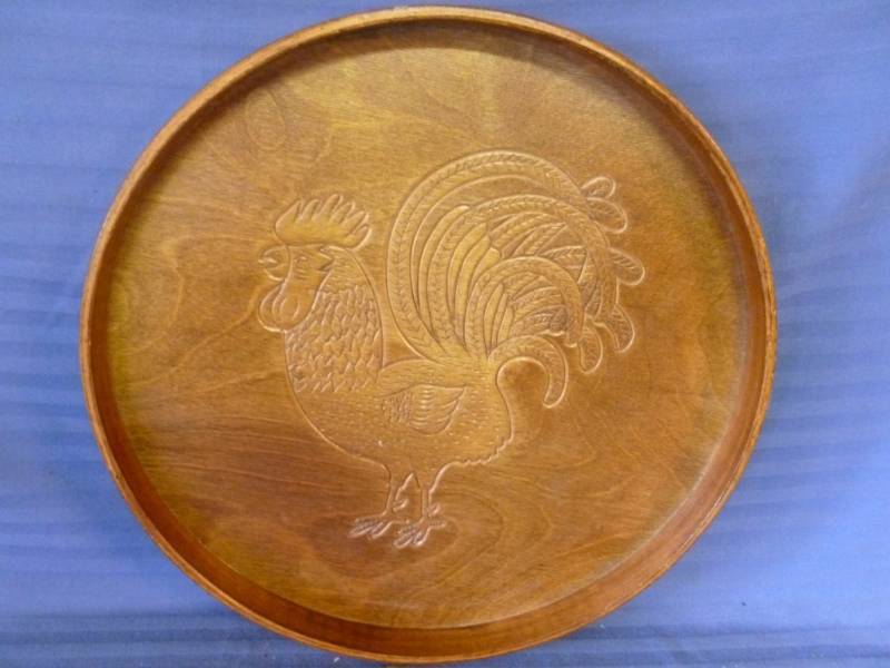 lot 37 image: Wooden Rooster Tray