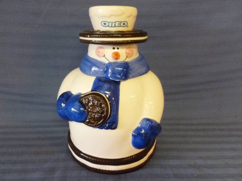 lot 41 image: Oreo Cookie Jar